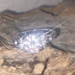 5/$10❤️❤️❤️New Silver Tone Zinc Alloy & Glass Rhinestone Ring